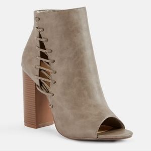 NWT JustFab Tifany Open-Toe Taupe Booties | 7